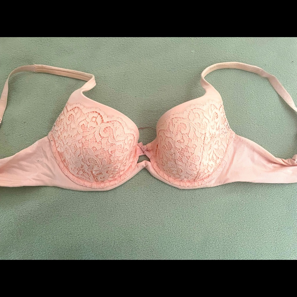 Light pink, lace t shirt bra, 32DD Victoria’s Secret